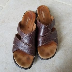 Clark size 6 brown sandal